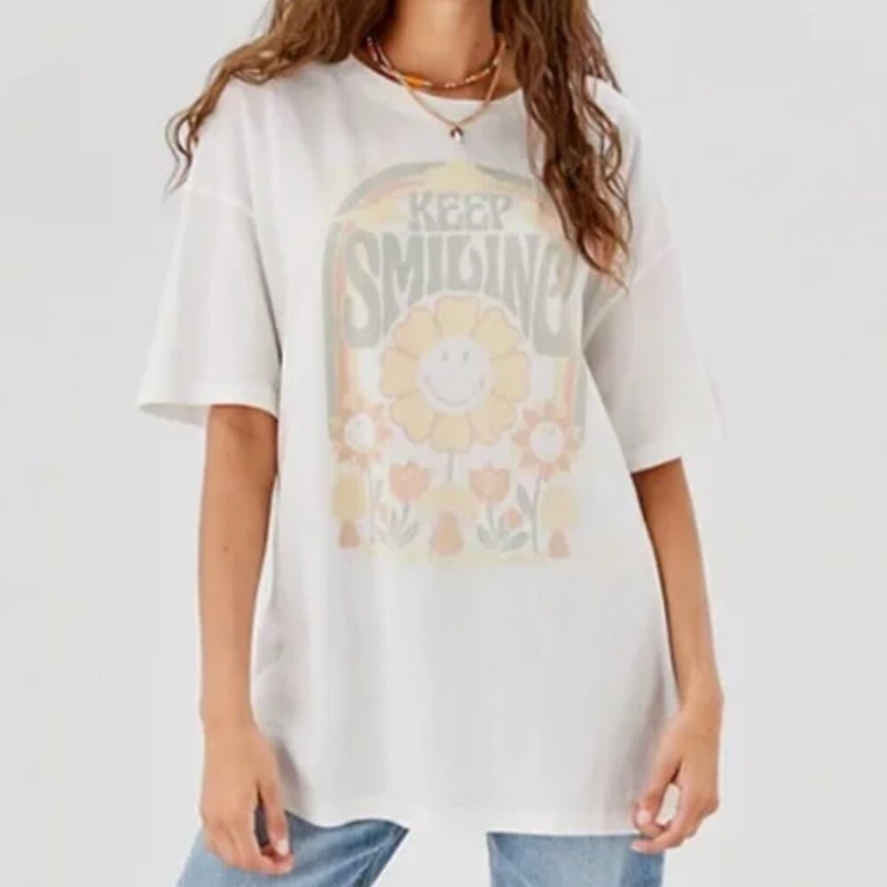 AMERICAN EAGLE Smiley Company Keep Smiling Oversized Graphic Tee White Floral M - Picture 3 of 16